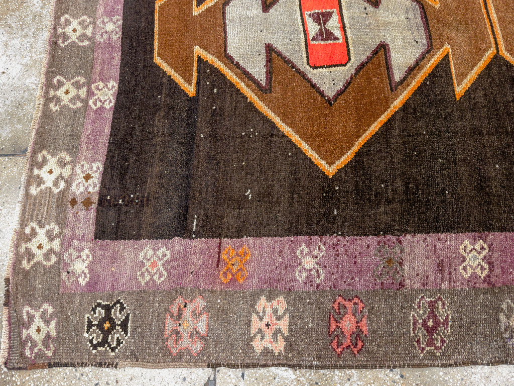Vintage Turkish Anatolian Gallery Carpet, No.28907 - Galerie Shabab