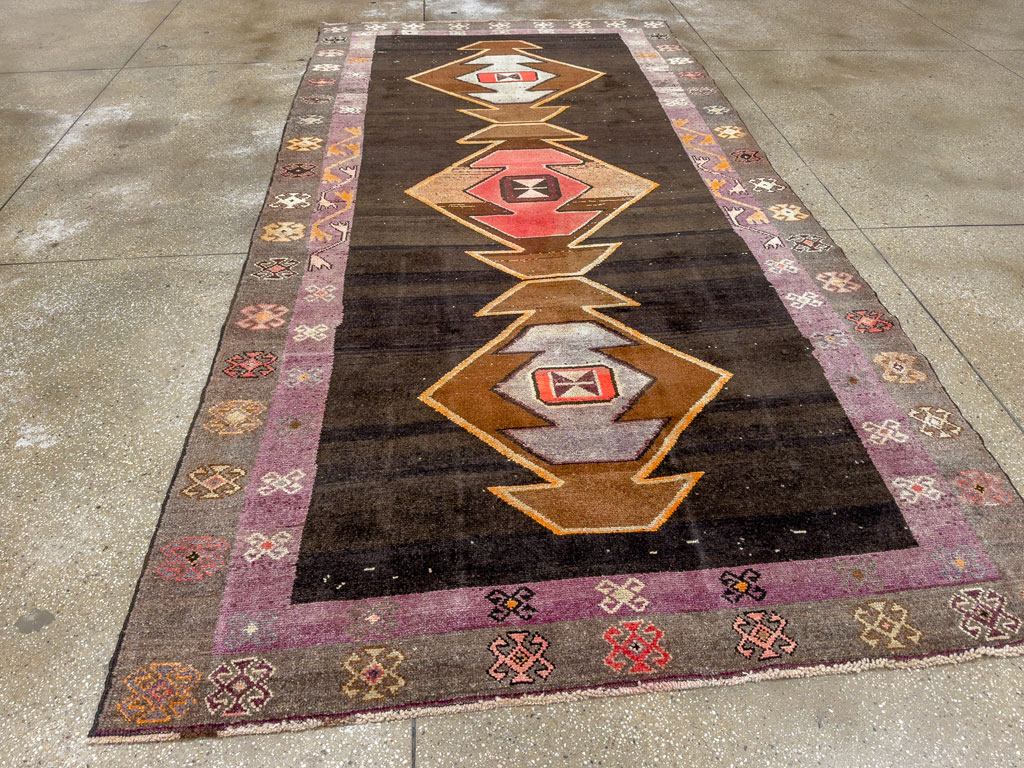 Vintage Turkish Anatolian Gallery Carpet, No.28907 - Galerie Shabab