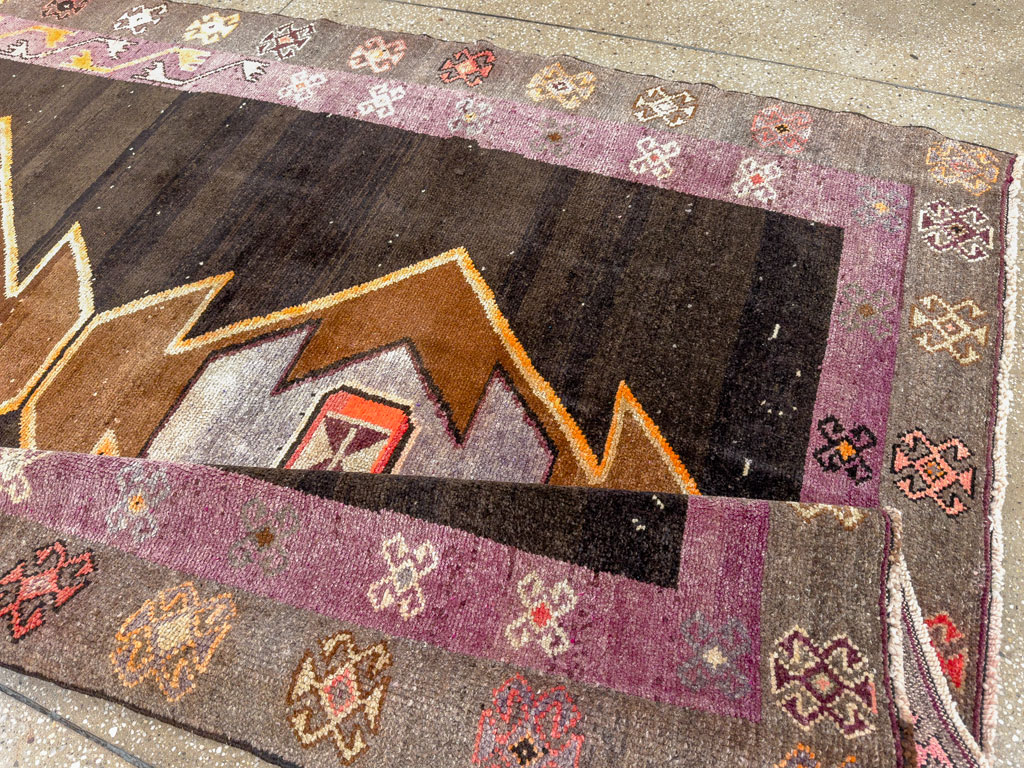Vintage Turkish Anatolian Gallery Carpet, No.28907 - Galerie Shabab