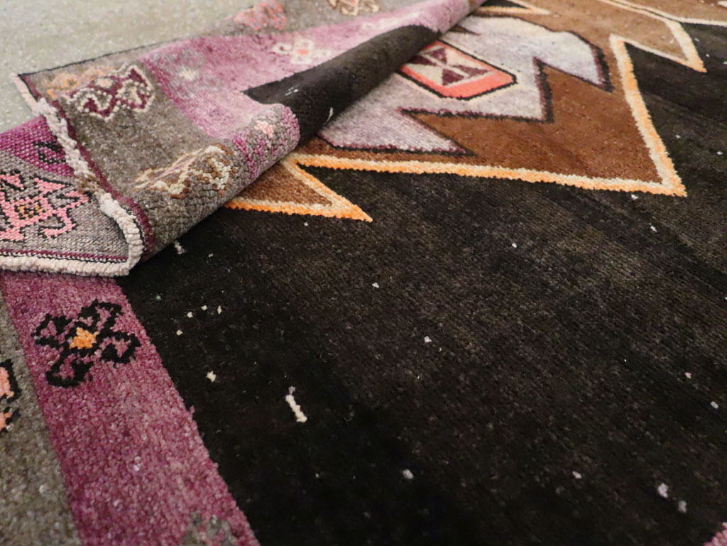 Vintage Turkish Anatolian Gallery Carpet, No.28907 - Galerie Shabab