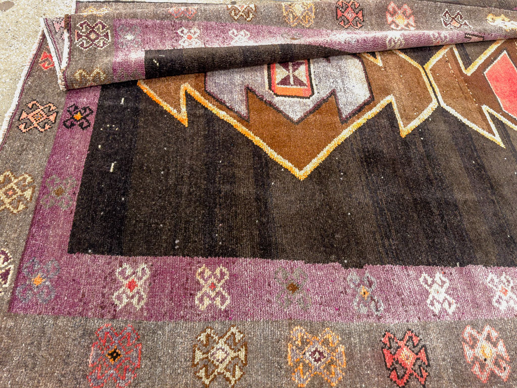 Vintage Turkish Anatolian Gallery Carpet, No.28907 - Galerie Shabab