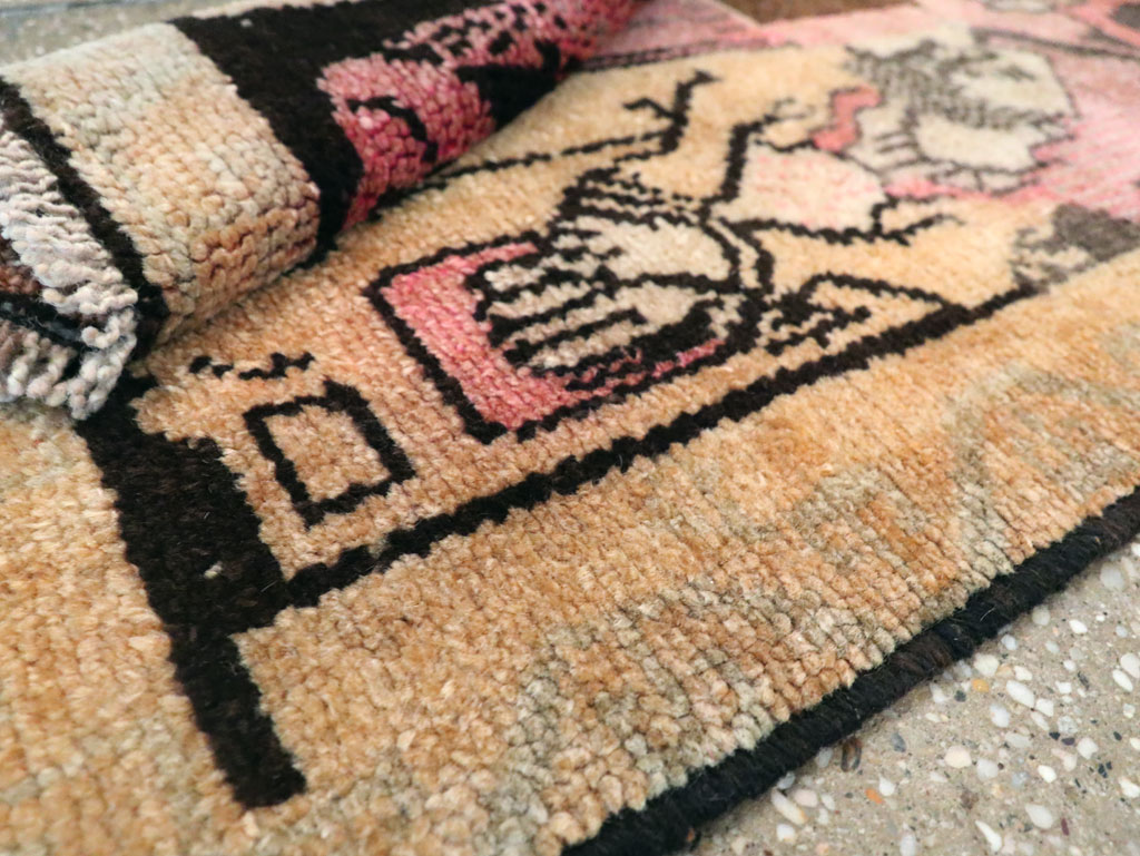 Vintage Turkish Pictorial Anatolian Throw Rug, No.28909 - Galerie Shabab