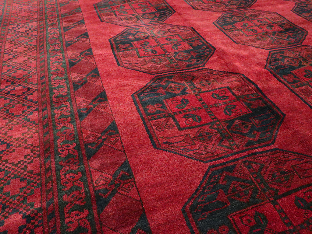 Vintage Central Asian Bokhara Large Room Size Carpet, No.28910 - Galerie Shabab