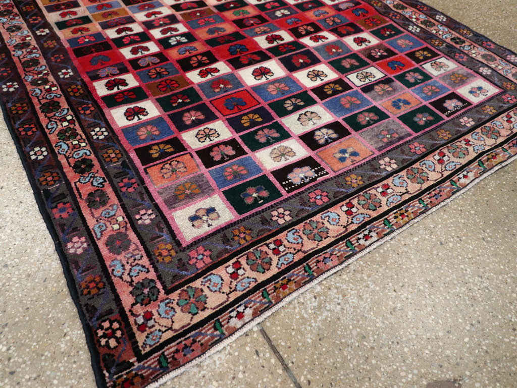 Vintage Persian Mahal Rug, No.28913 - Galerie Shabab
