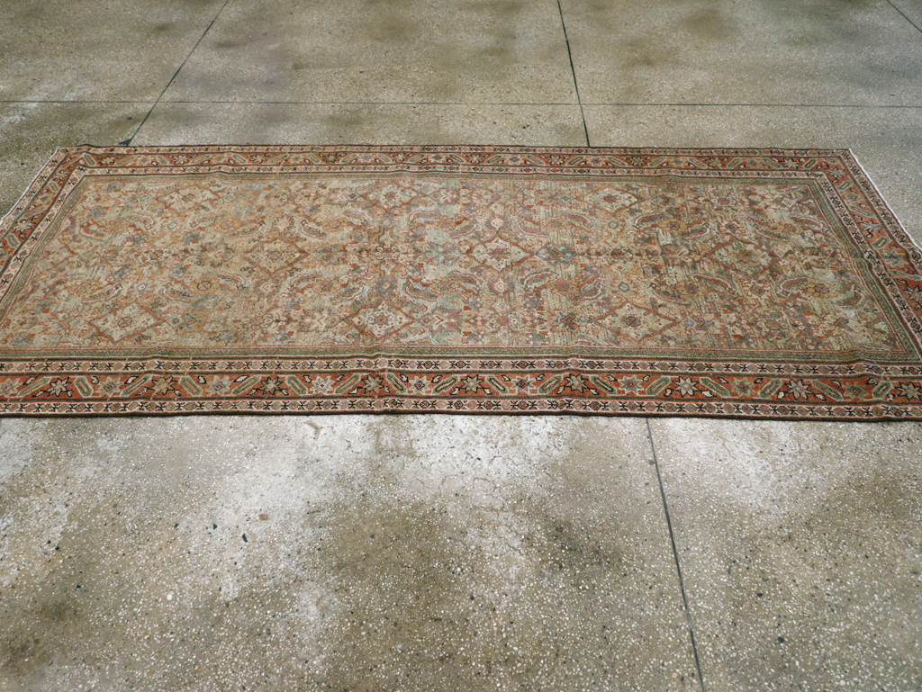 Antique Persian Mahal Gallery Rug, No.28931 - Galerie Shabab