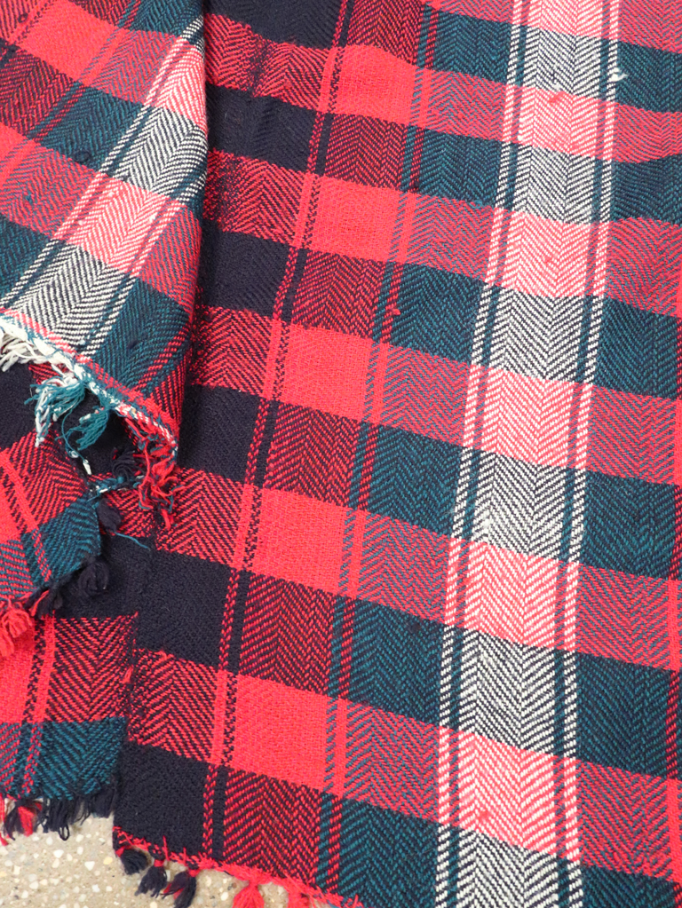 Vintage Persian Square Textile, No.28944 - Galerie Shabab