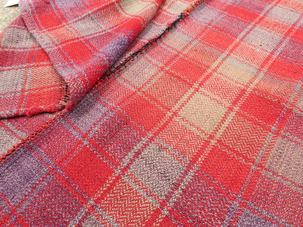 Vintage Persian Square Textile, No.28946 - Galerie Shabab