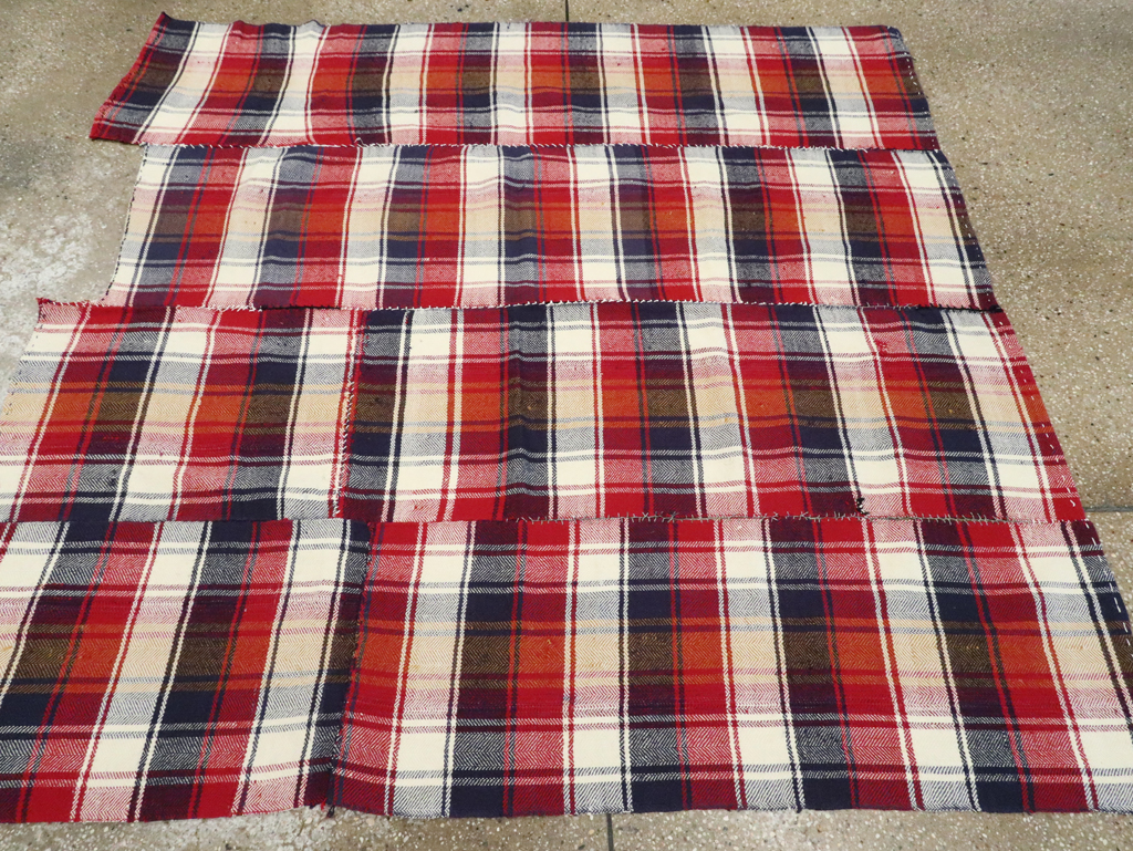 Vintage Persian Square Textile, No.28951 - Galerie Shabab