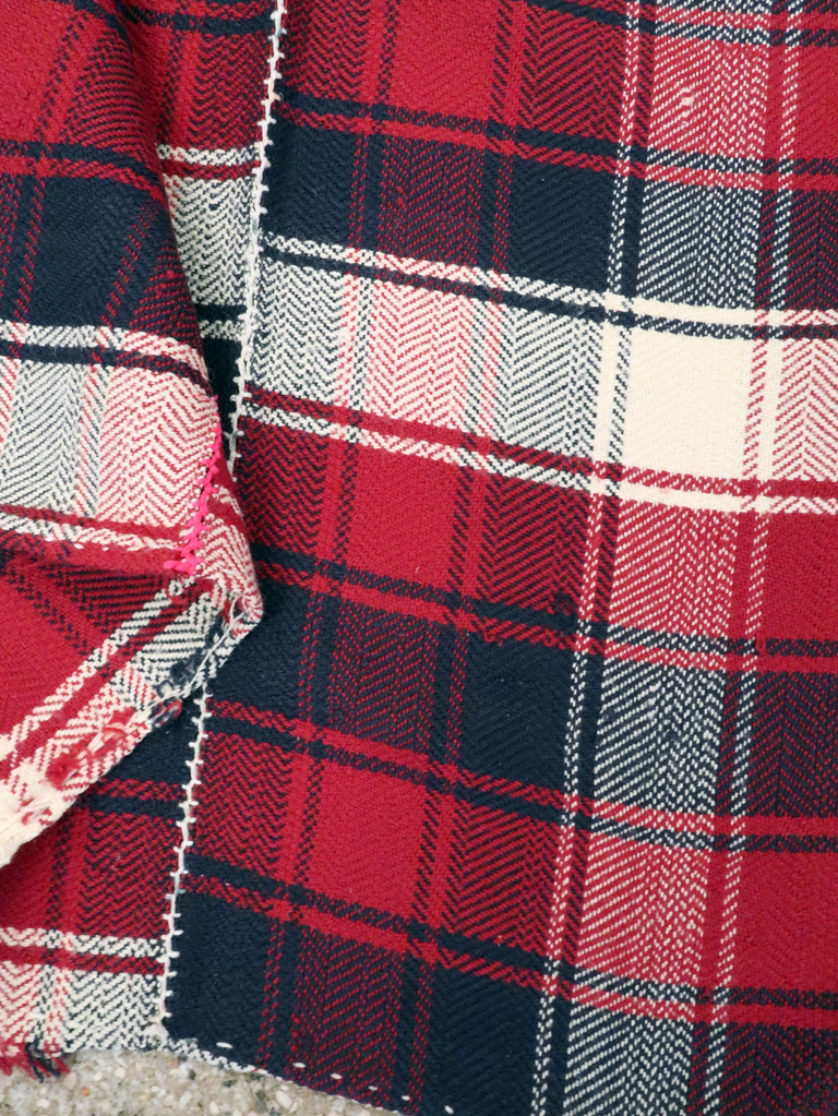 Vintage Persian Square Textile, No.28959 - Galerie Shabab