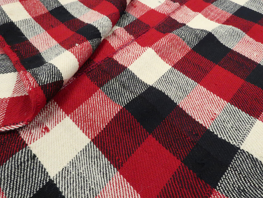 Vintage Persian Square Textile, No.28962 - Galerie Shabab