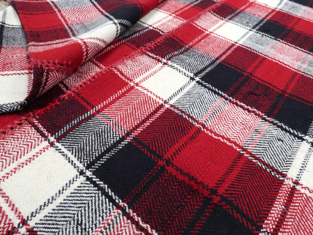 Vintage Persian Square Textile, No.28968 - Galerie Shabab