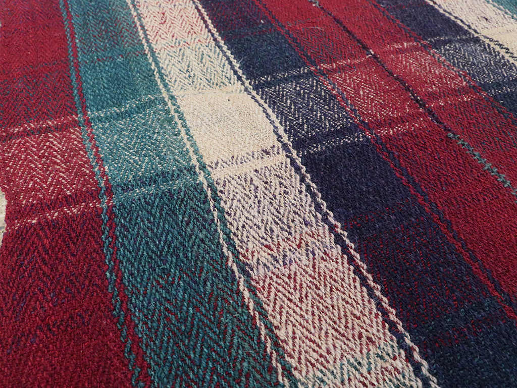 Vintage Persian Square Textile, No.28969 - Galerie Shabab