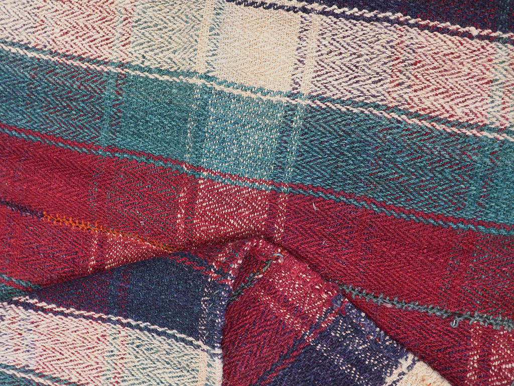 Vintage Persian Square Textile, No.28969 - Galerie Shabab