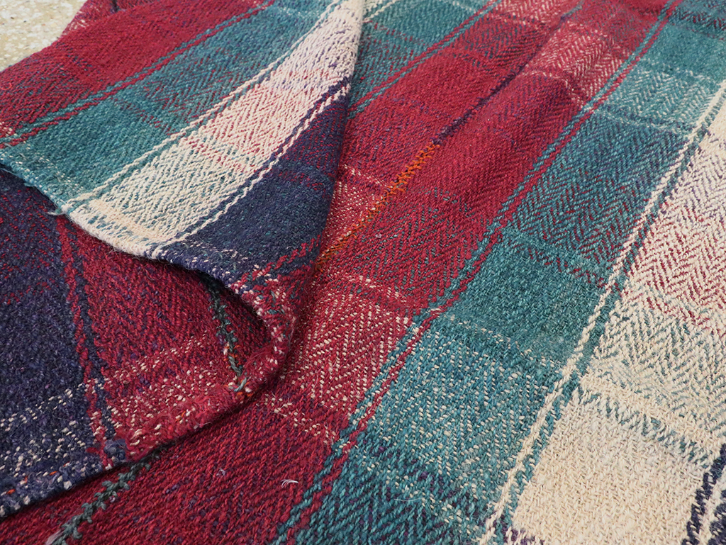 Vintage Persian Square Textile, No.28969 - Galerie Shabab