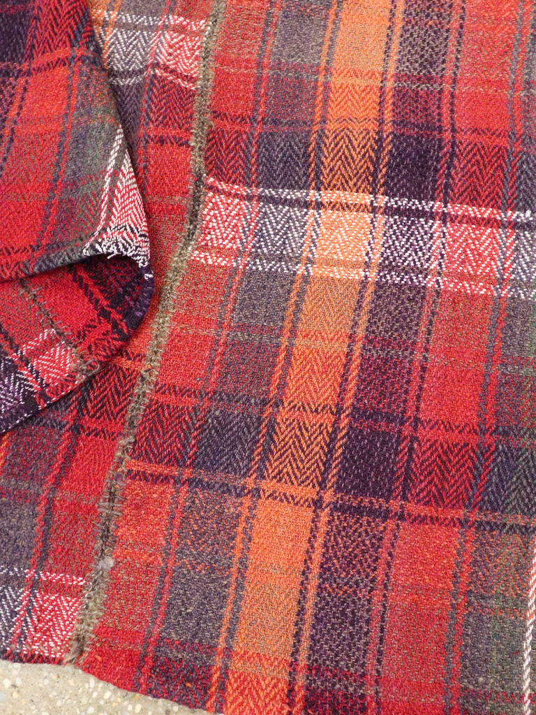 Vintage Persian Square Textile, No.28972 - Galerie Shabab