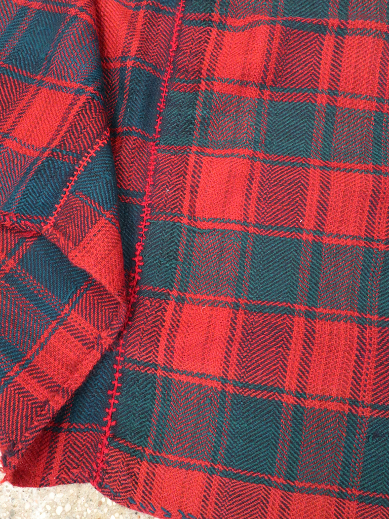 Vintage Persian Square Textile, No.28979 - Galerie Shabab