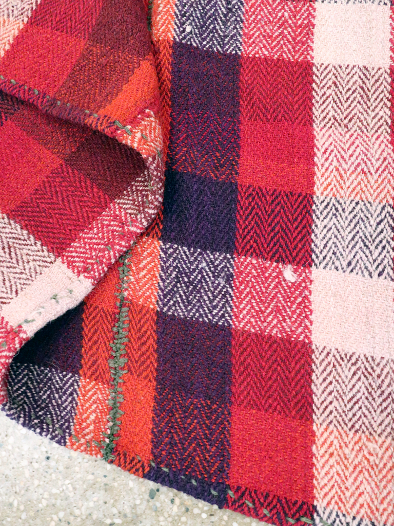 Vintage Persian Square Textile, No.28980 - Galerie Shabab