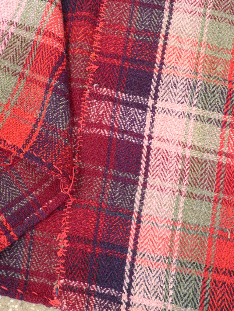 Vintage Persian Square Textile, No.28981 - Galerie Shabab