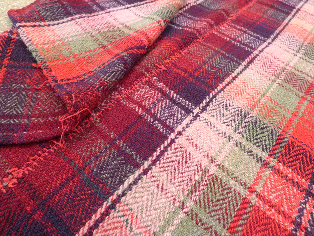 Vintage Persian Square Textile, No.28981 - Galerie Shabab