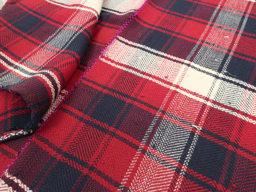 Vintage Persian Square Textile, No.28982 - Galerie Shabab