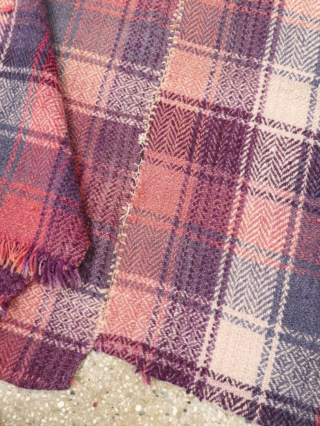 Vintage Persian Square Textile, No.28983 - Galerie Shabab