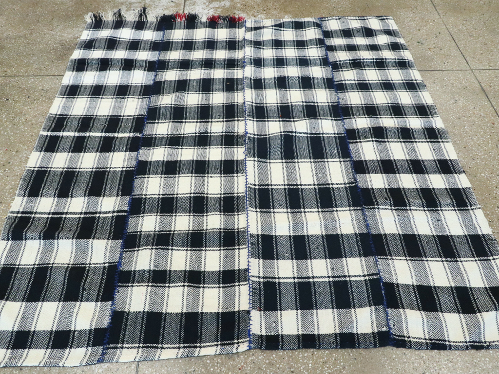 Vintage Persian Square Textile, No.29000 - Galerie Shabab