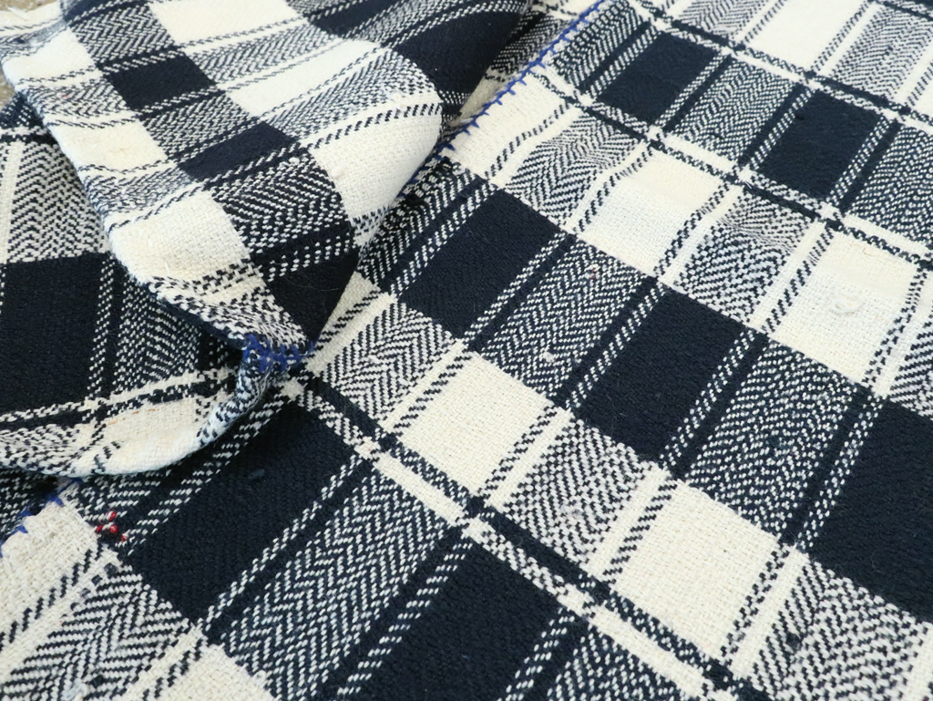 Vintage Persian Square Textile, No.29000 - Galerie Shabab