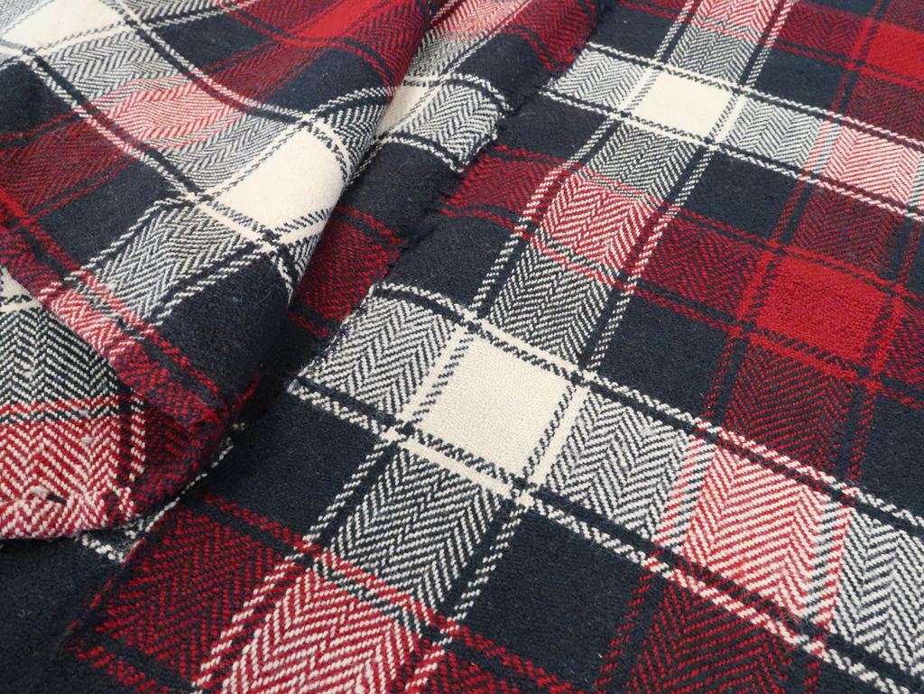 Vintage Persian Square Textile, No.29007 - Galerie Shabab