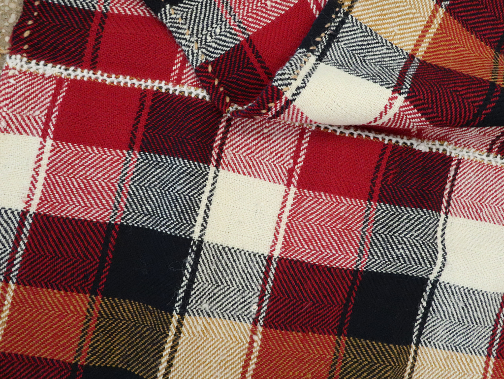 Vintage Persian Square Textile, No.29014 - Galerie Shabab