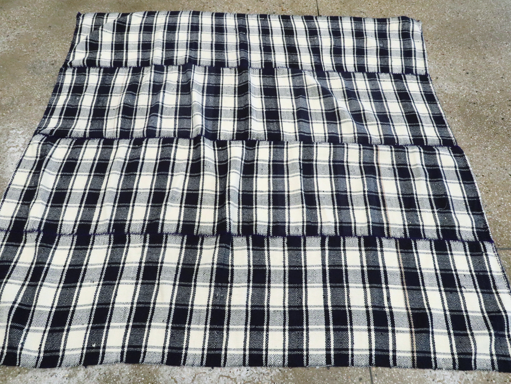 Vintage Persian Square Textile, No.29027 - Galerie Shabab