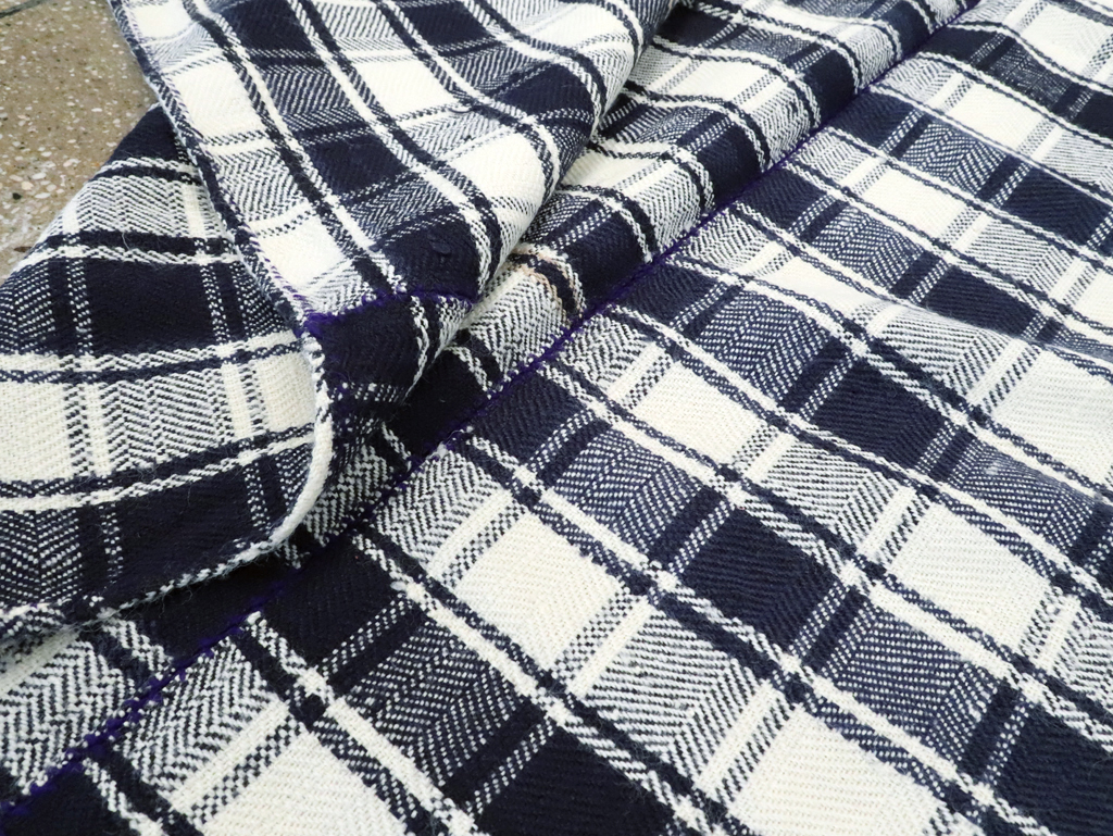 Vintage Persian Square Textile, No.29027 - Galerie Shabab