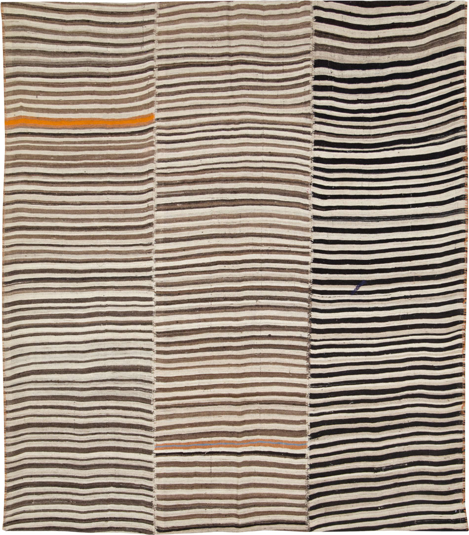 Vintage Persian Flatweave Kilim Accent Rug, No.29042 - Galerie Shabab