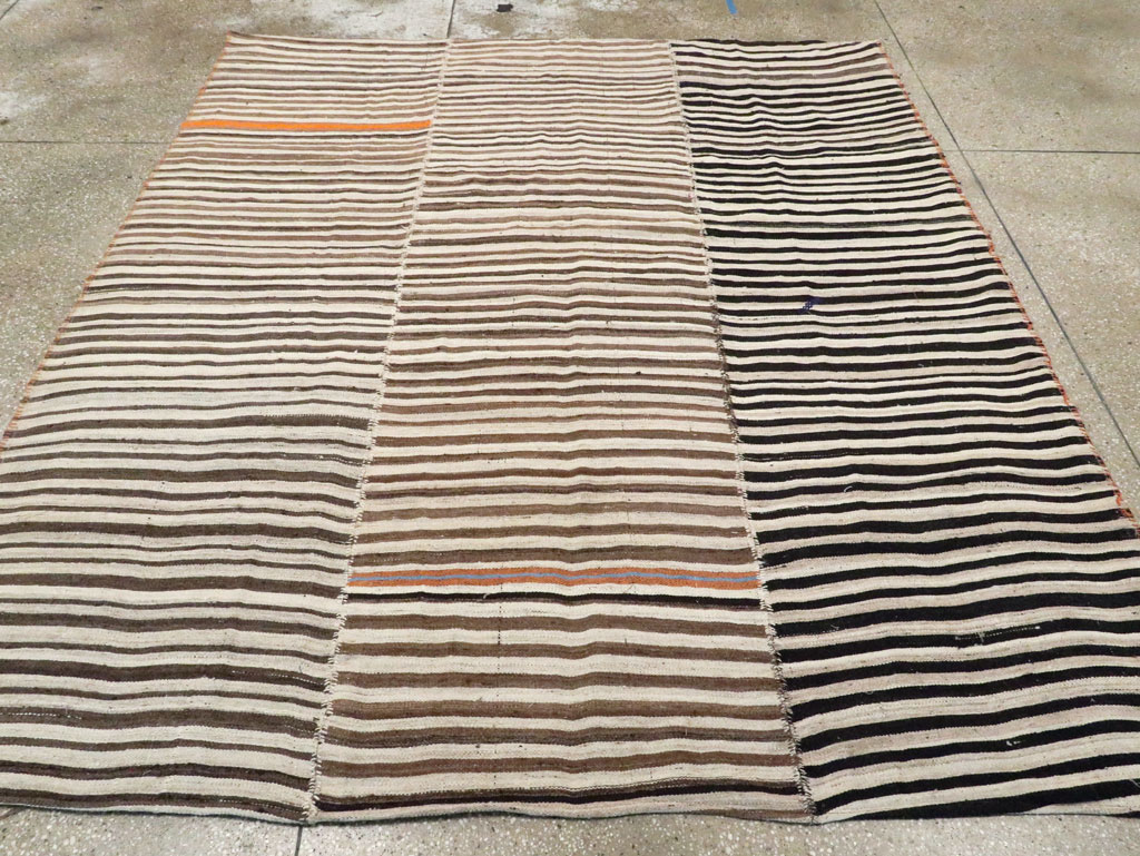 Vintage Persian Flatweave Kilim Accent Rug, No.29042 - Galerie Shabab