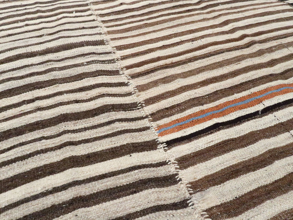 Vintage Persian Flatweave Kilim Accent Rug, No.29042 - Galerie Shabab