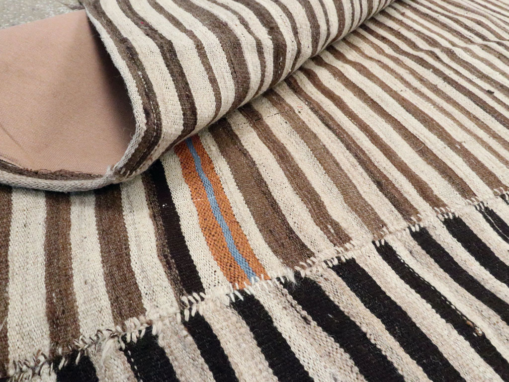 Vintage Persian Flatweave Kilim Accent Rug, No.29042 - Galerie Shabab