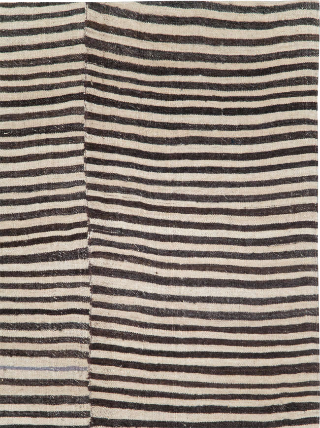 Vintage Persian Flatweave Kilim Accent Rug, No.29044 - Galerie Shabab