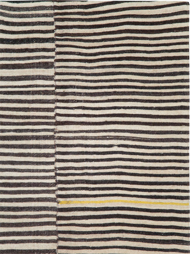 Vintage Persian Flatweave Kilim Accent Rug, No.29044 - Galerie Shabab