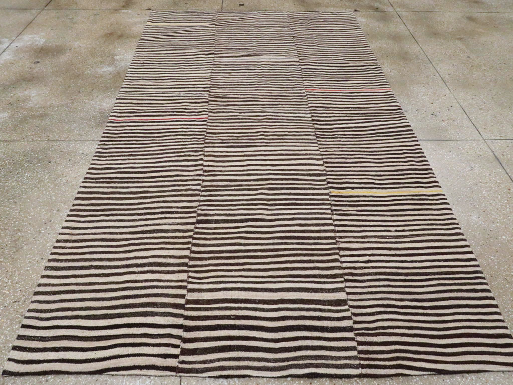 Vintage Persian Flatweave Kilim Accent Rug, No.29044 - Galerie Shabab