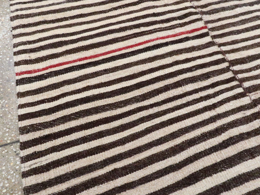 Vintage Persian Flatweave Kilim Accent Rug, No.29044 - Galerie Shabab