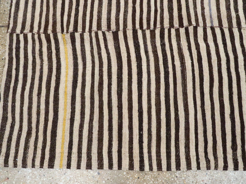 Vintage Persian Flatweave Kilim Accent Rug, No.29044 - Galerie Shabab