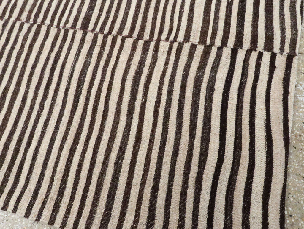 Vintage Persian Flatweave Kilim Accent Rug, No.29044 - Galerie Shabab