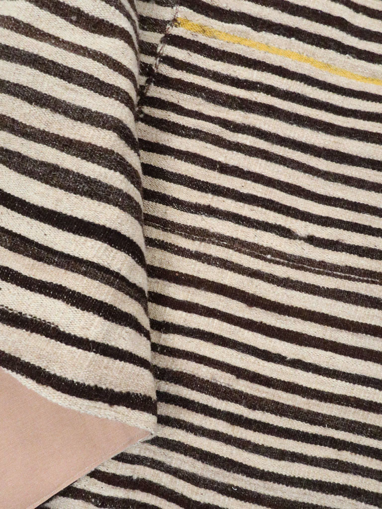 Vintage Persian Flatweave Kilim Accent Rug, No.29044 - Galerie Shabab