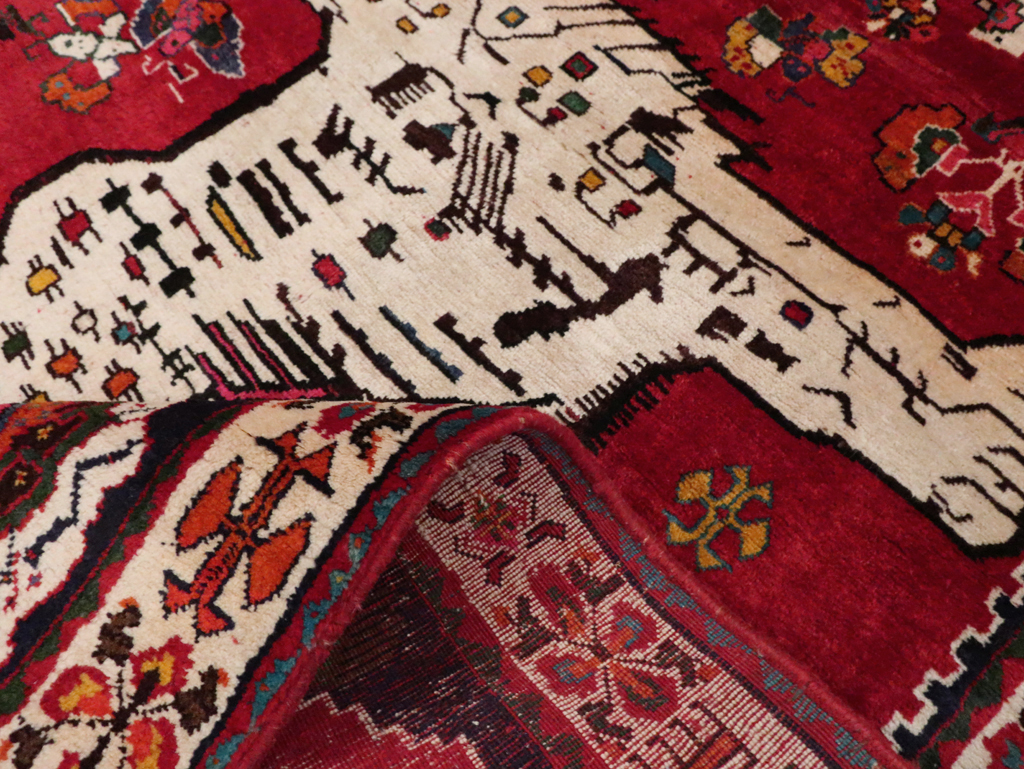Vintage Persian Pictorial Shiraz Rug, No.29061 - Galerie Shabab