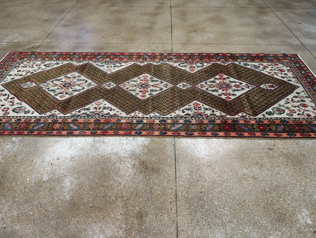 Vintage Persian Hamadan Gallery Rug, No.29086 - Galerie Shabab