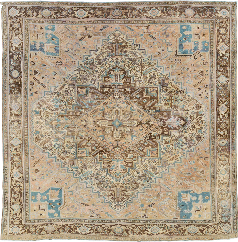 Antique Persian Heriz Square Carpet, No.29132 - Galerie Shabab