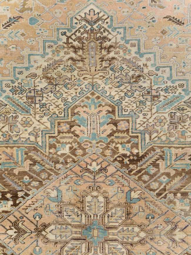 Antique Persian Heriz Square Carpet, No.29132 - Galerie Shabab