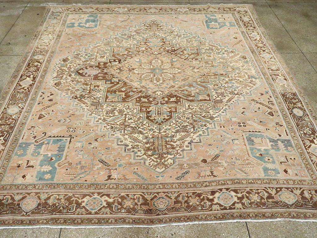 Antique Persian Heriz Square Carpet, No.29132 - Galerie Shabab