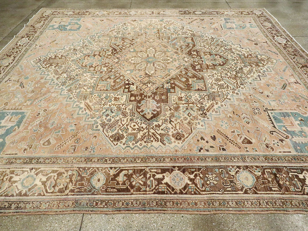 Antique Persian Heriz Square Carpet, No.29132 - Galerie Shabab