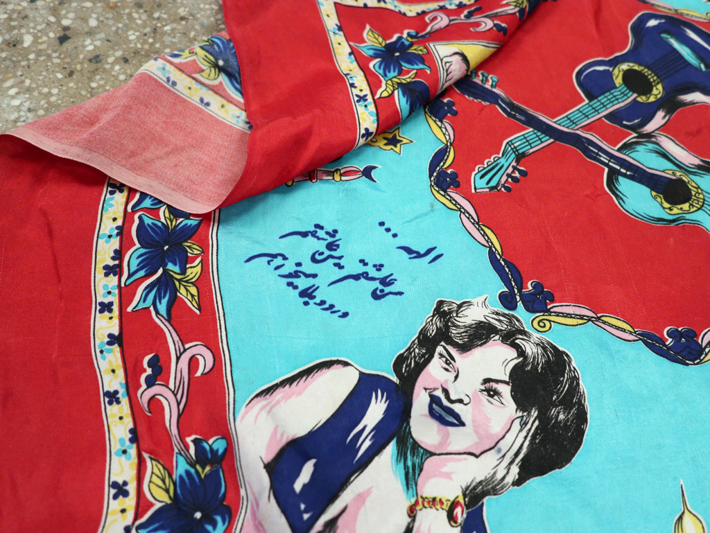 Vintage Persian Silk Textile, No.29159 - Galerie Shabab