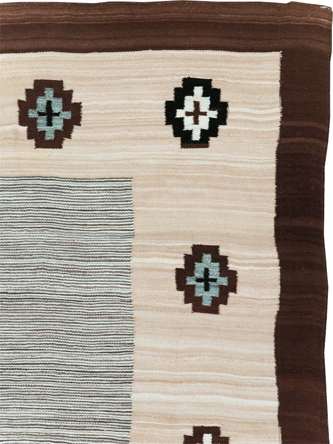 Modern Turkish Flatweave Kilim Accent Rug, No.29161 - Galerie Shabab